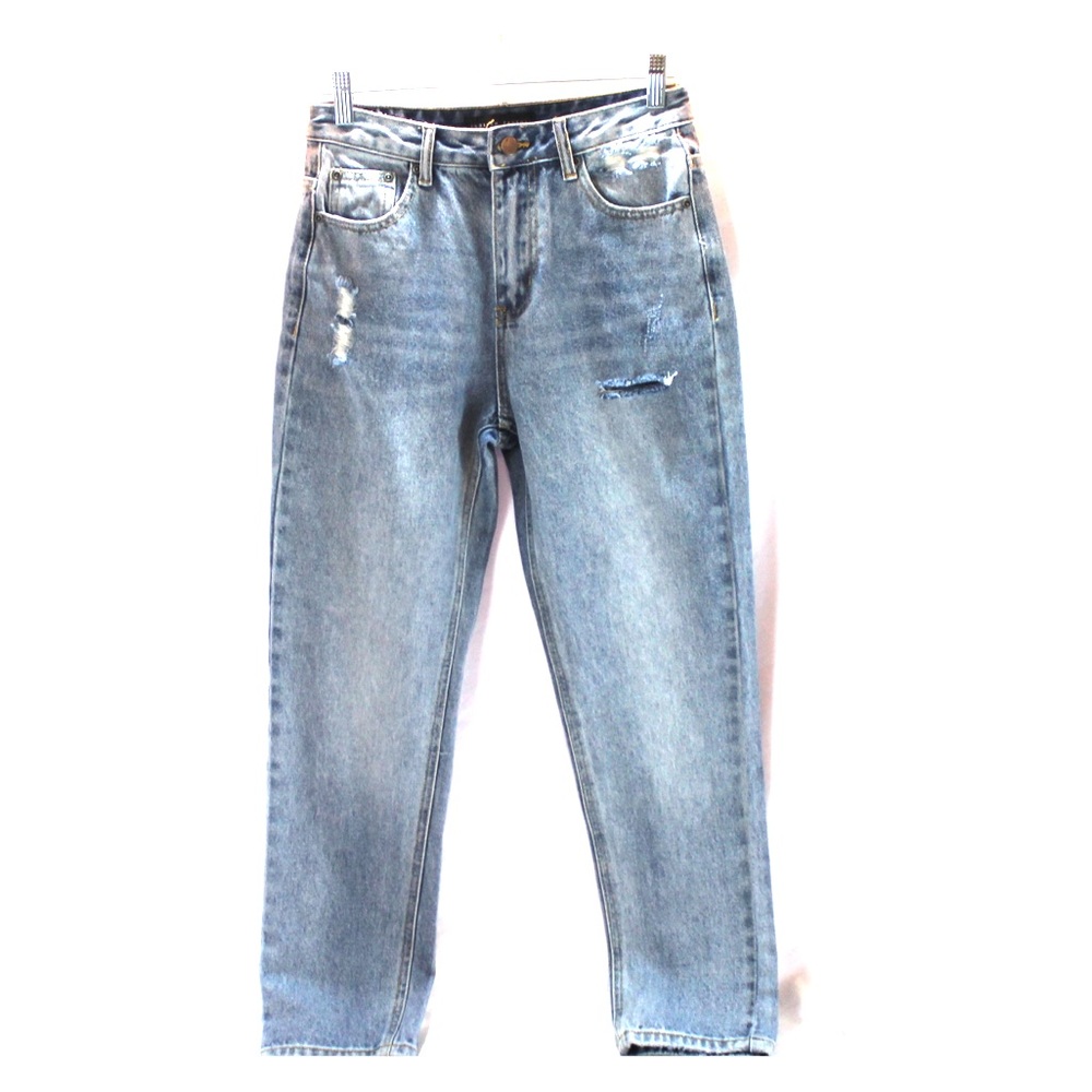 High waisted trendy “mom” jeans 😍